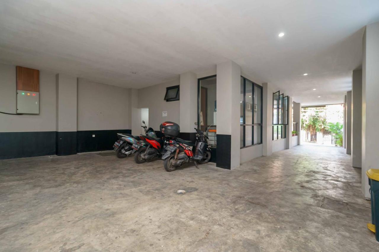 Reddoorz Plus Near Radio Dalam 3 Jakarta Exterior photo