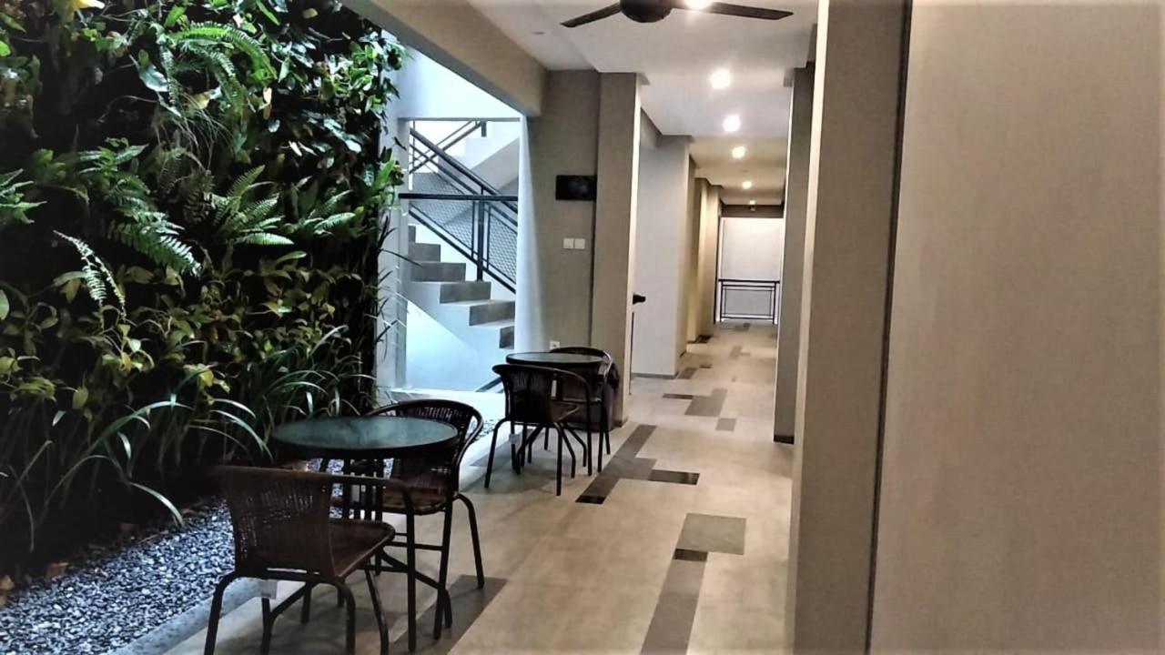 Reddoorz Plus Near Radio Dalam 3 Jakarta Exterior photo