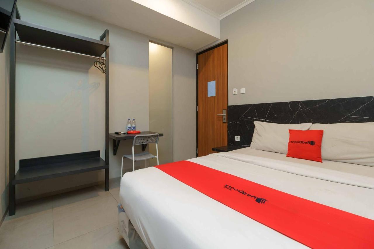 Reddoorz Plus Near Radio Dalam 3 Jakarta Exterior photo